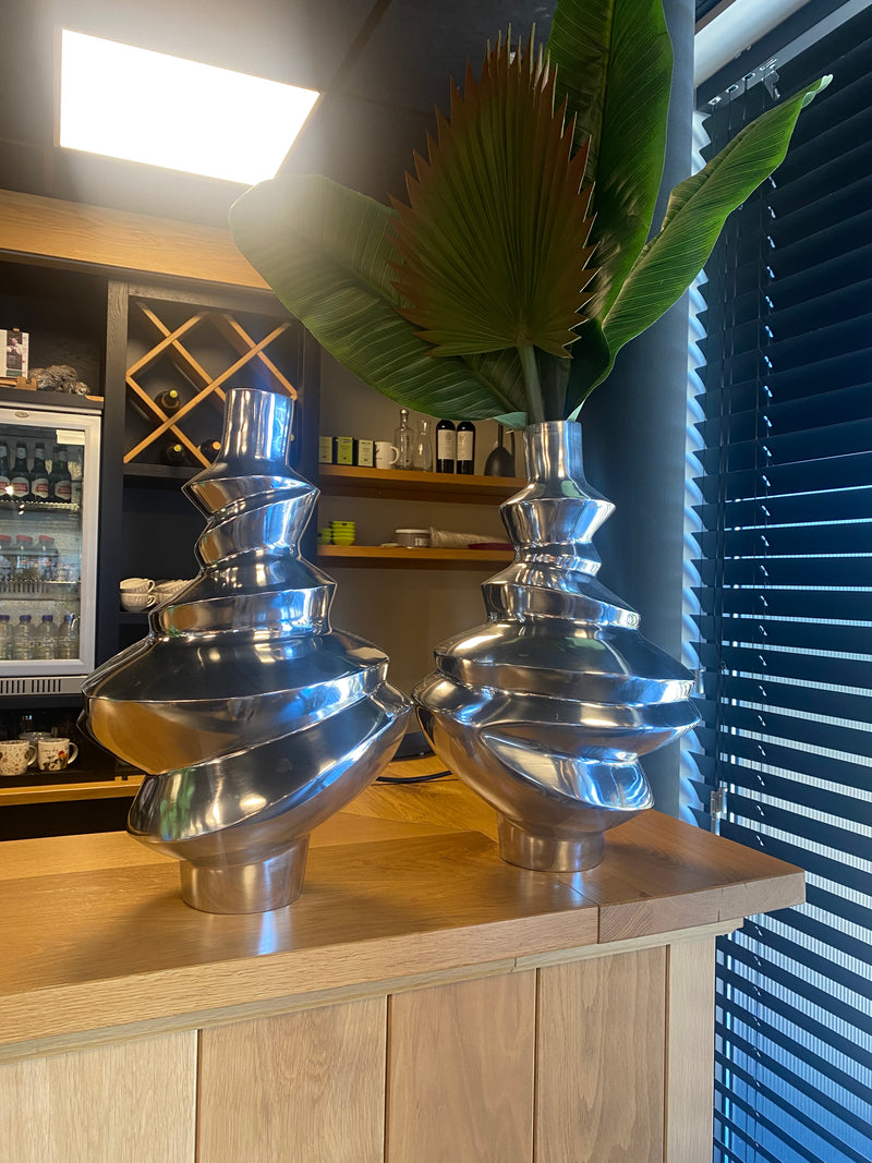 SALE - Grote zilveren vazen van BOB - LET OP! Buitenkansjes enkel af te halen in de showroom