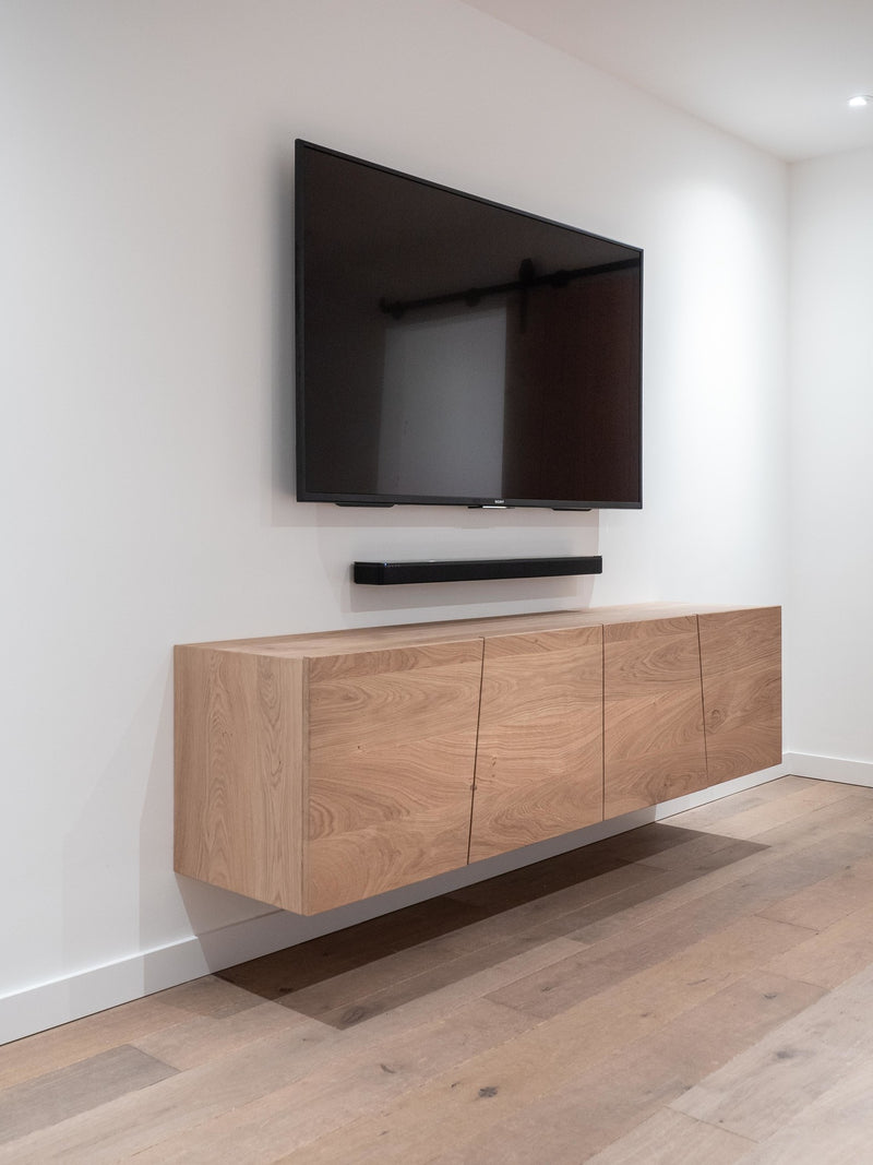 BORDEAUX - Hangend tv-meubel op maat - Massief Eikenhout - Schuine deuren