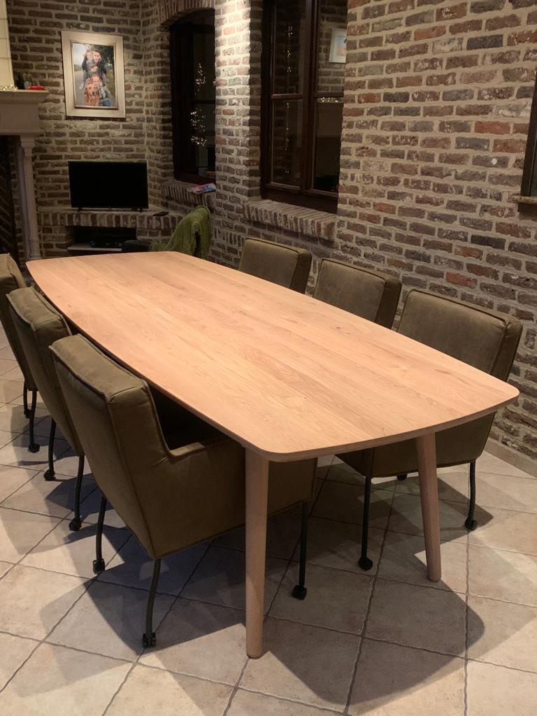 Tonvormige tafel 'Bari' - Ronde conische poten uit hout