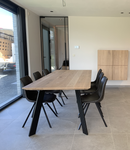 DUBLIN - Eettafel met facetkant - Schuine hoekpoten uit staal