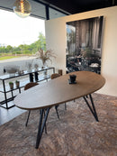 ROME - Organische Eettafel - Stalen Driehoekspoten