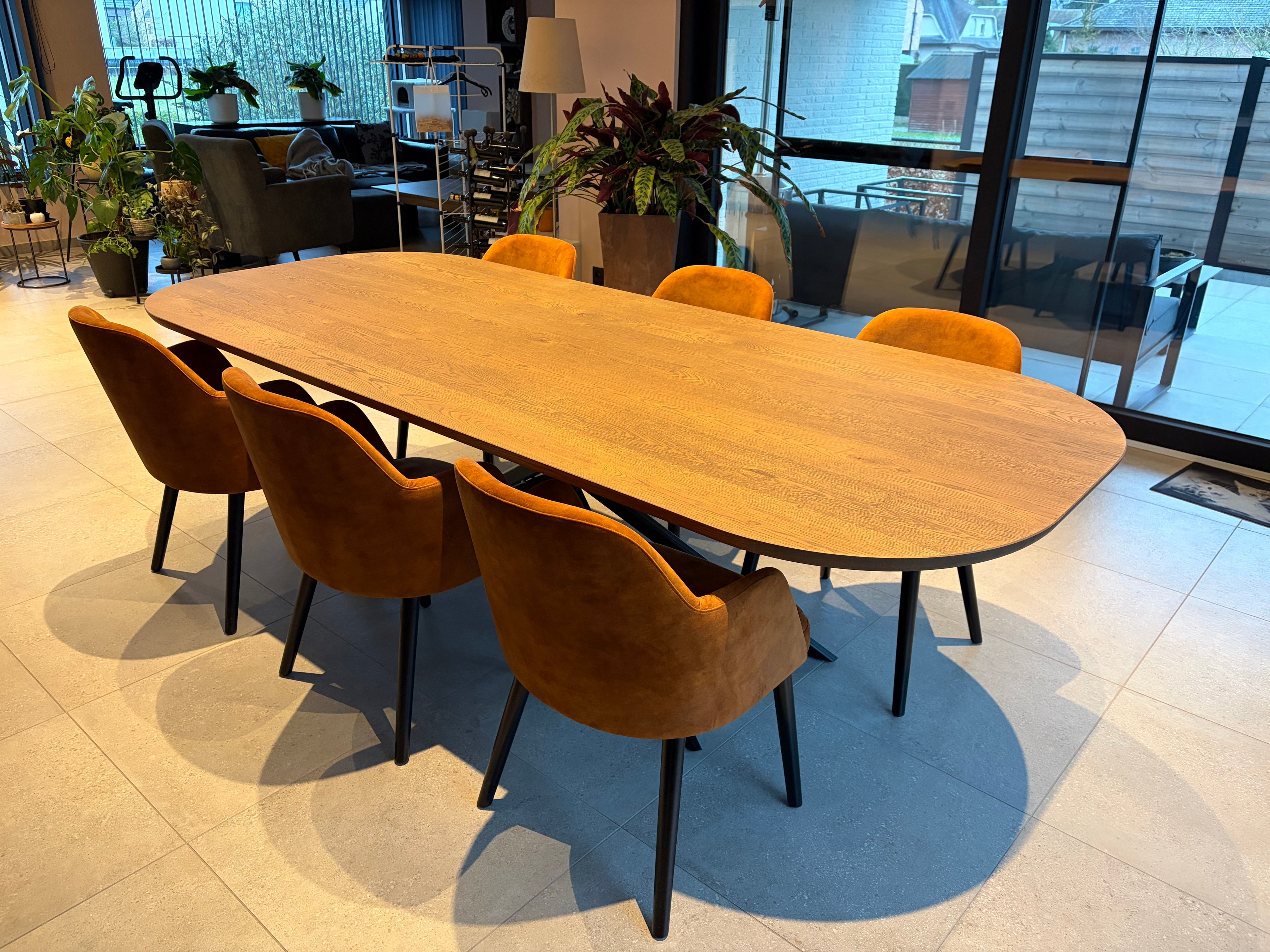 Deens ovaal tafel 'Toronto' (rechte zijkanten) - Twisteronderstel uit staal