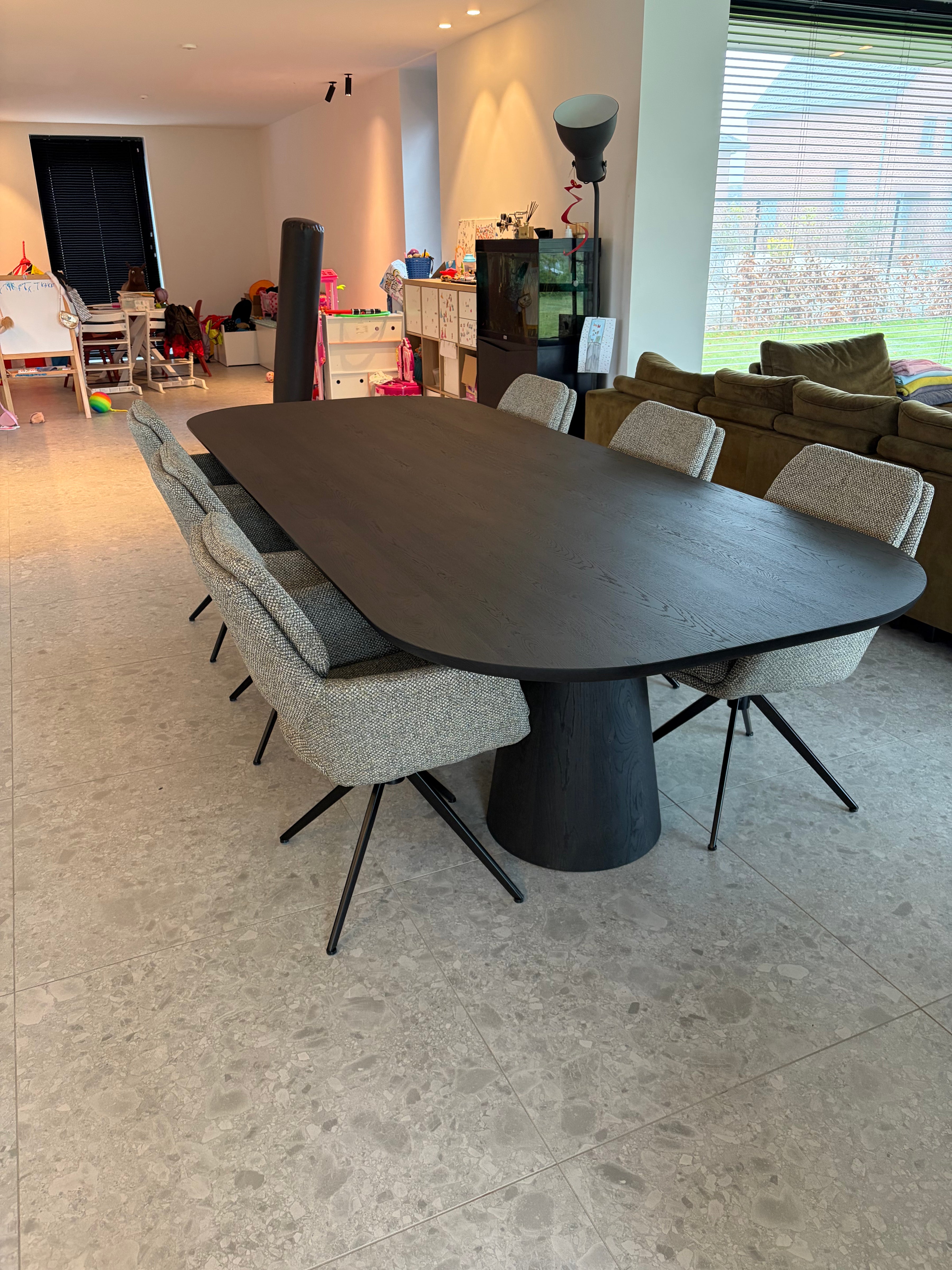 Deens ovaal tafel 'Toronto' (rechte zijkanten) - Piramidepoten massief eik