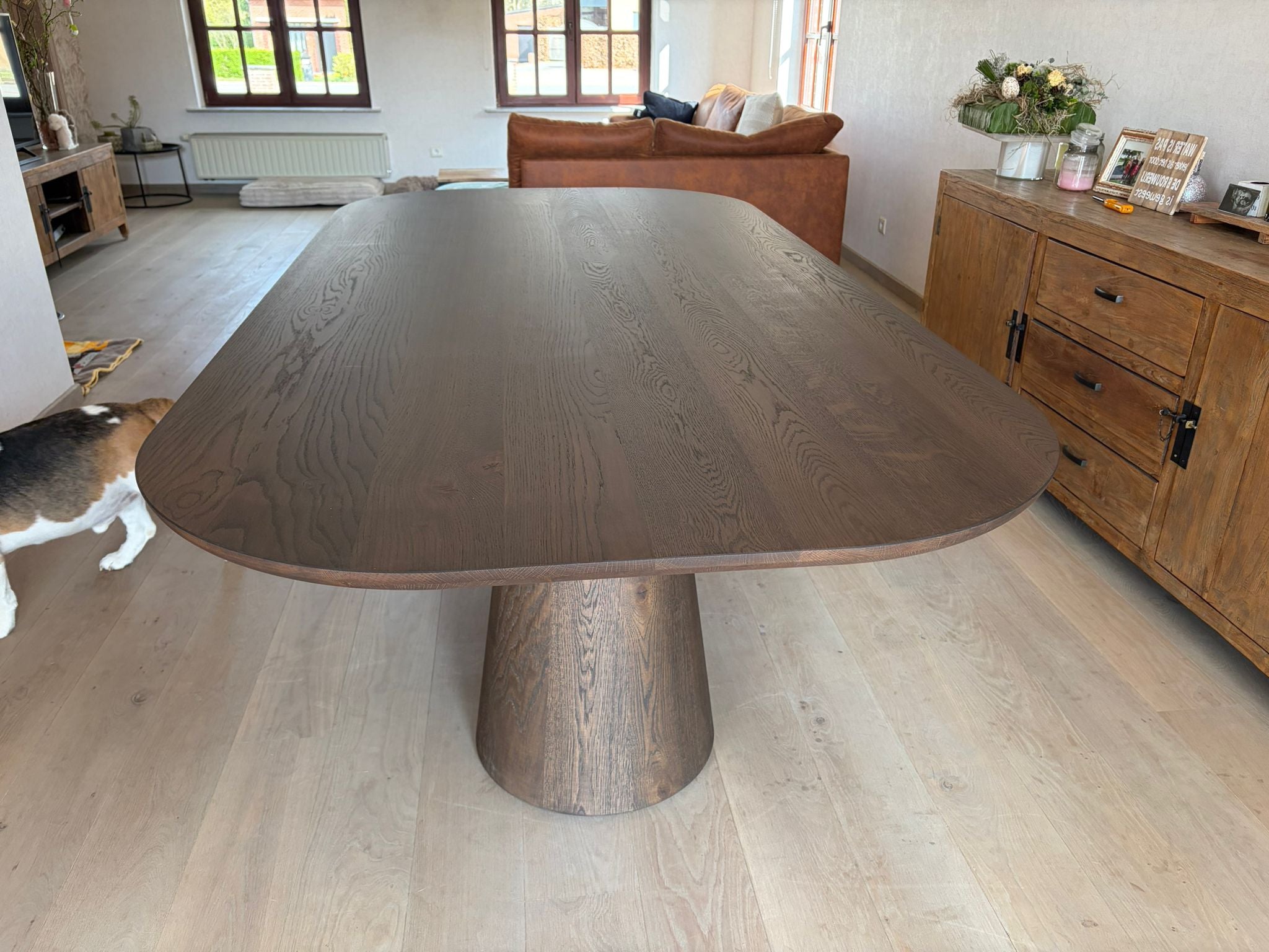 Tafel 'Toronto' (rechte zijkanten) - Piramidepoten massief eik