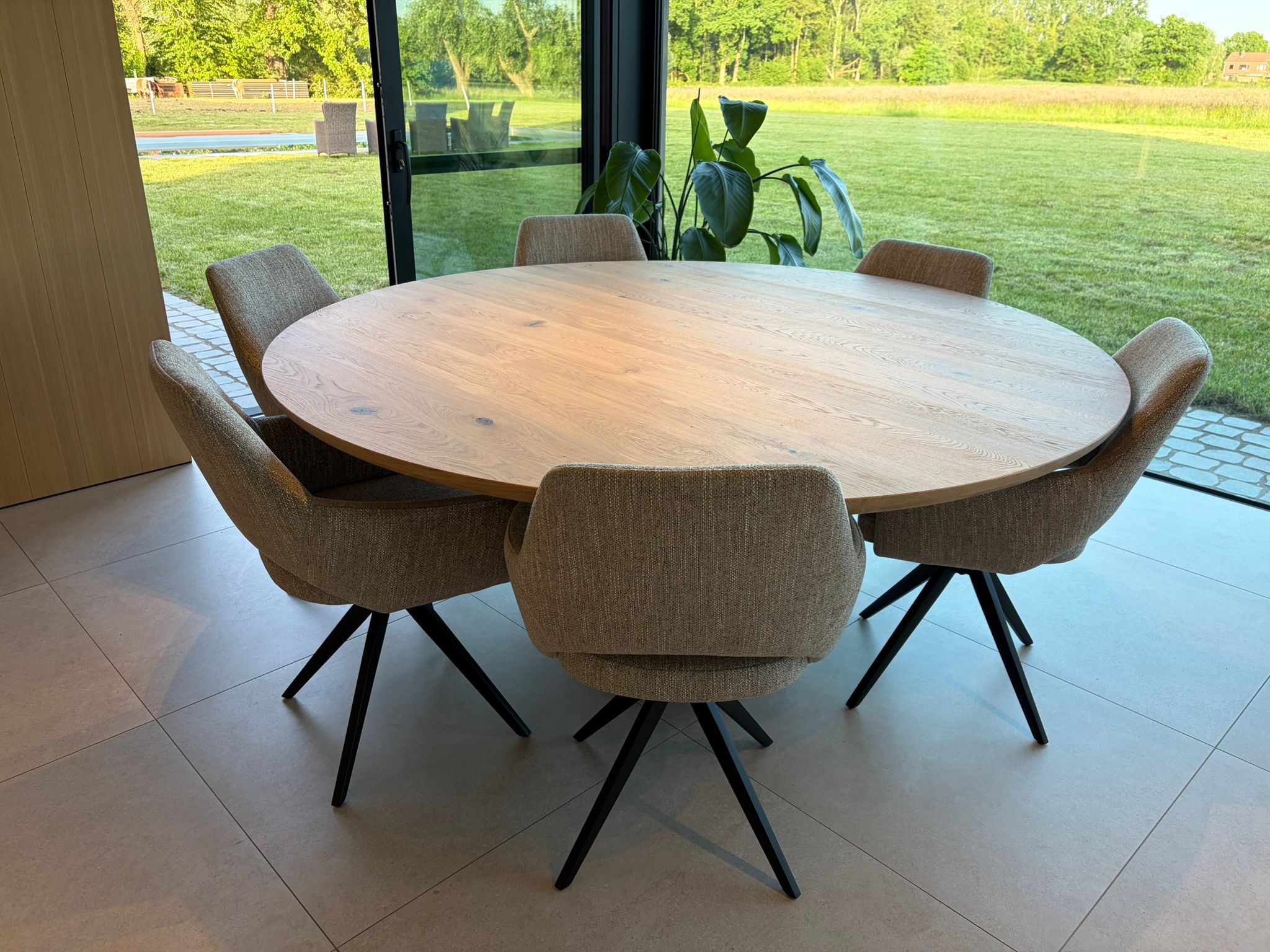 Ronde tafel 'Madrid' - Piramidepoot XL