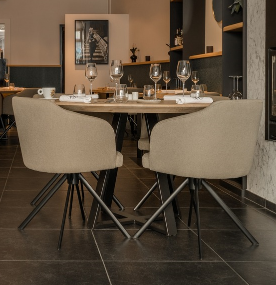Ronde tafel 'Madrid' - Centraal trapezium onderstel uit staal