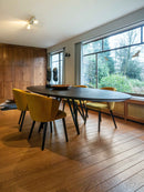 FLORENCE - Ellipsvormige tafel - Driehoekspoten uit staal