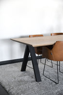 DUBLIN - Eettafel met facetkant - Omgekeerde V-poten uit staal