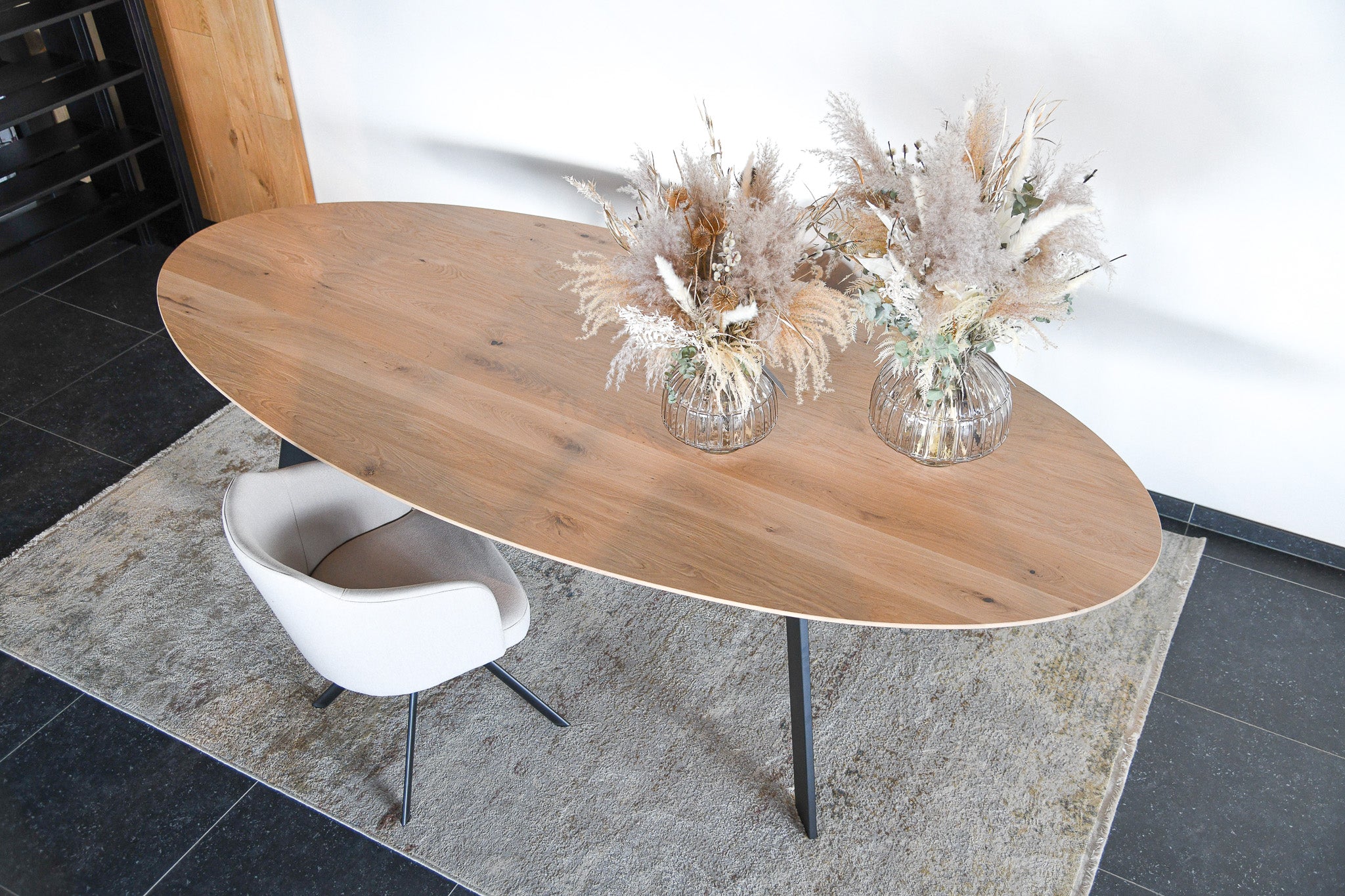 Ellipsvormige tafel 'Florence' - Schuine hoekpoten uit staal