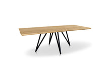 Design eettafel 'Reykjavik' - Driehoekspoten uit staal