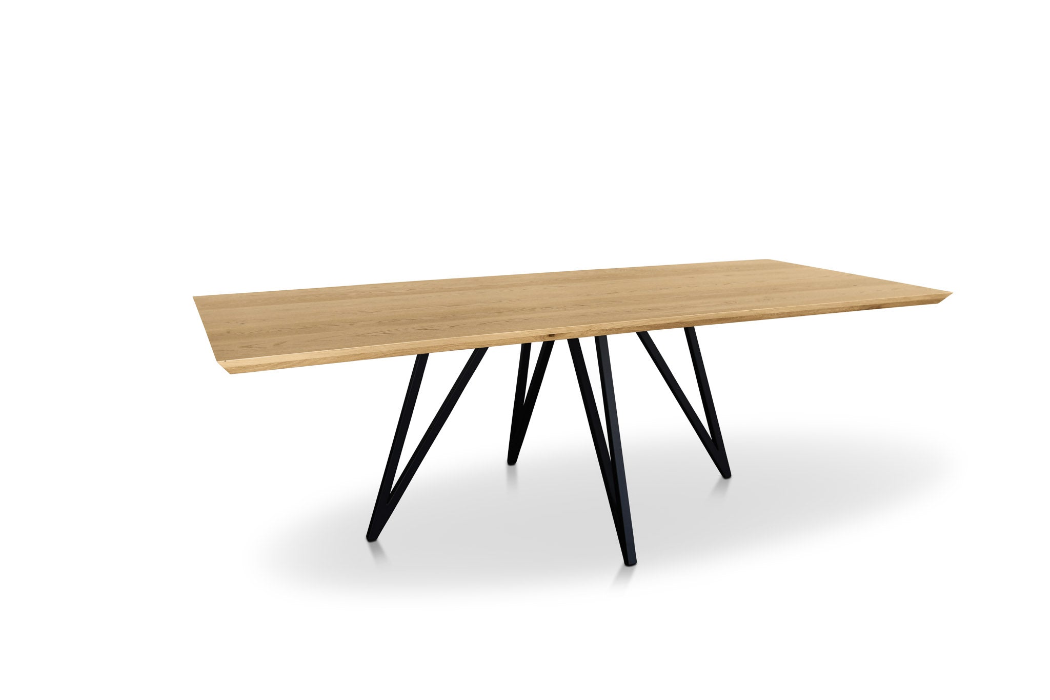 Design eettafel 'Reykjavik' - Driehoekspoten uit staal