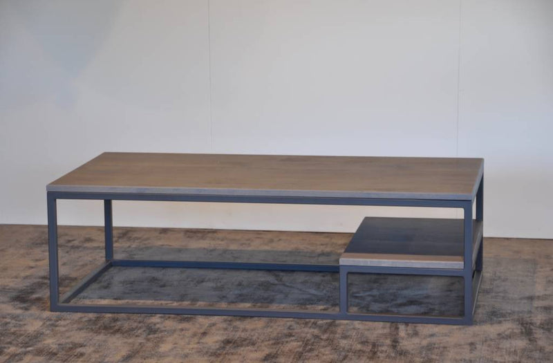 STOCKHOLM - Industriële salontafel met extra blad - Gesloten structuur