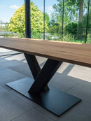 DUBLIN - Eettafel met facetkant - Centrale V-onderstel uit staal