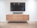 BORDEAUX - Hangend tv-meubel op maat - Massief Eikenhout - Schuine deuren