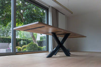 Design eettafel 'Reykjavik' - Centraal kruisonderstel uit staal